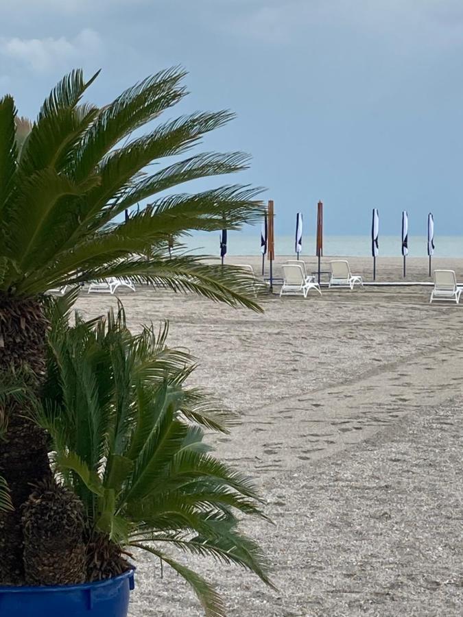 Vega Beach Apartment Мамая Екстериор снимка